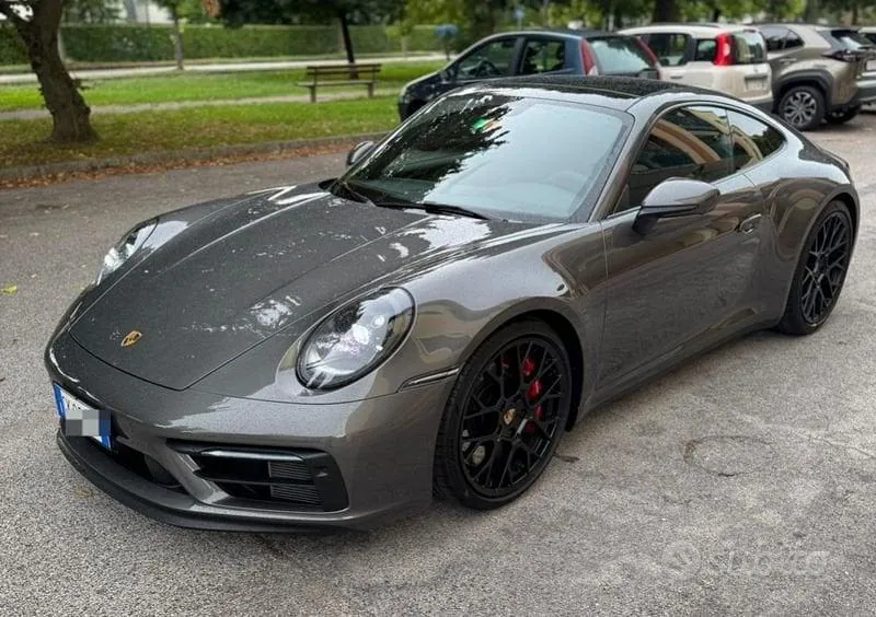 Porsche 911 2022 photo 2