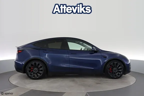Tesla Model Y 2023 photo 2