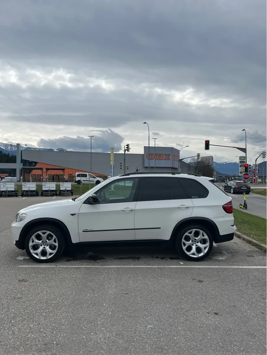 BMW X5 2010 photo 2