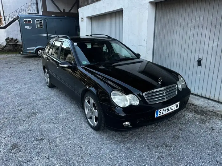 Mercedes-Benz C-Class 2004 photo 3