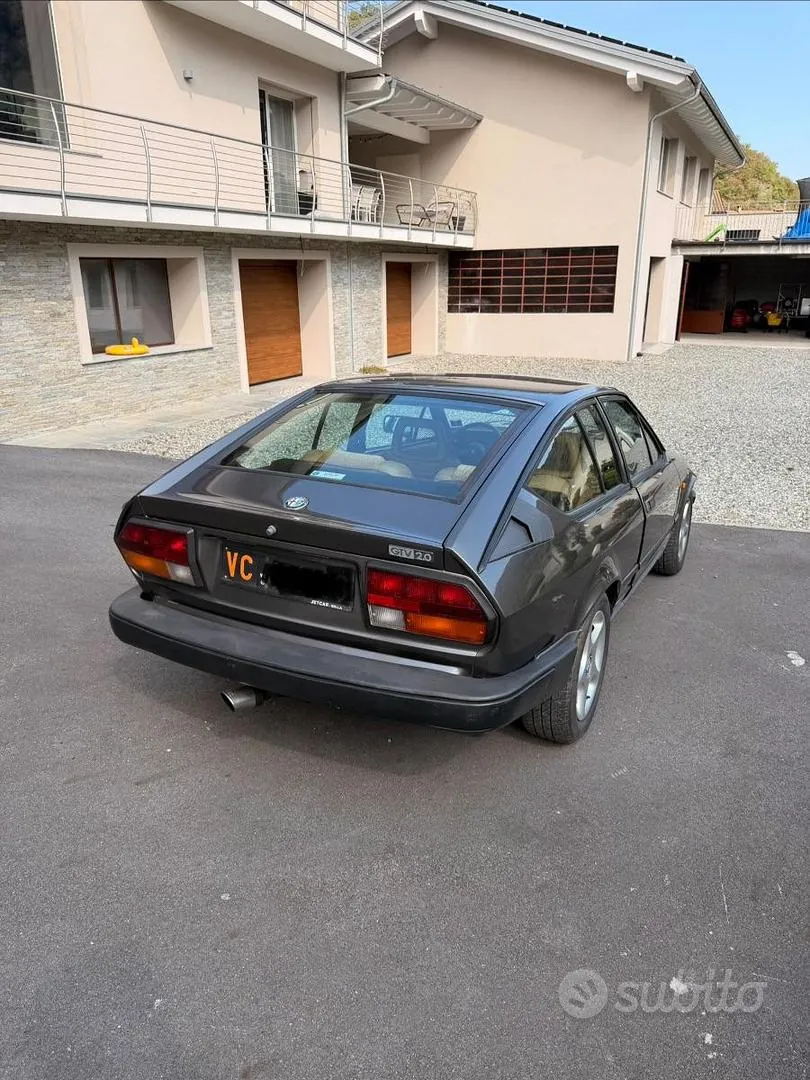 Alfa Romeo Gtv 1984 photo 4