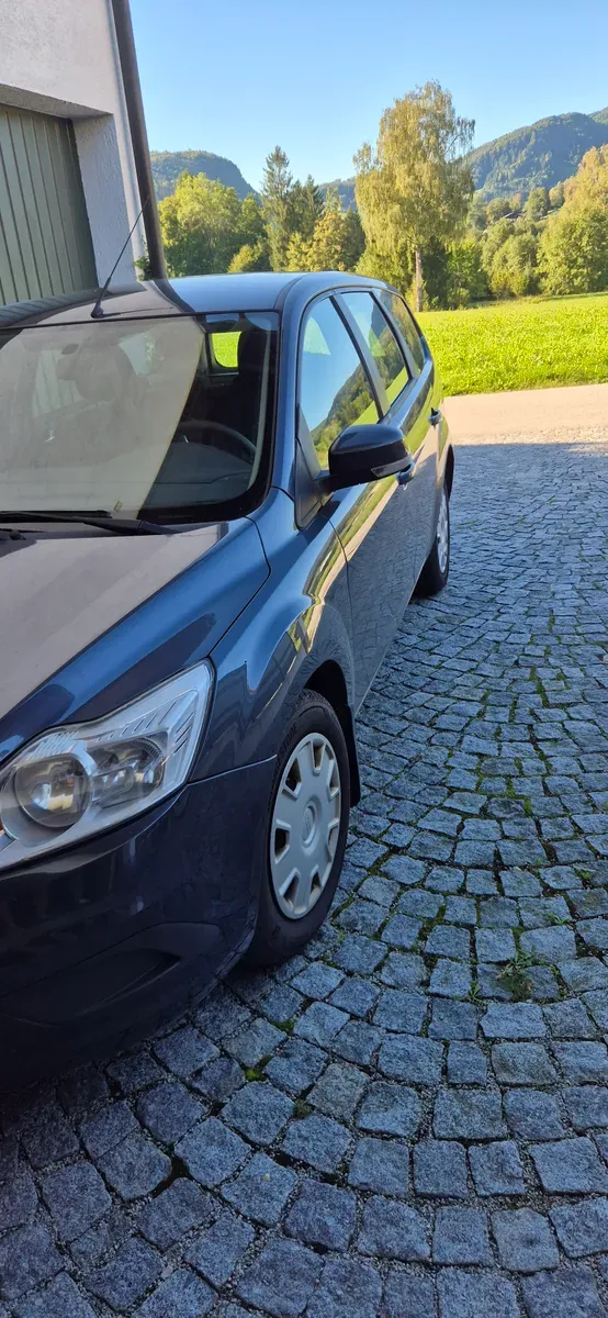 Ford Focus Traveller 2010 photo 2