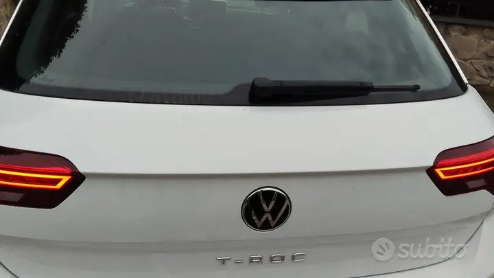 Volkswagen T-Roc 2023 photo 2