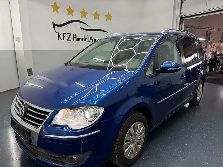Volkswagen Touran 2009 photo 2