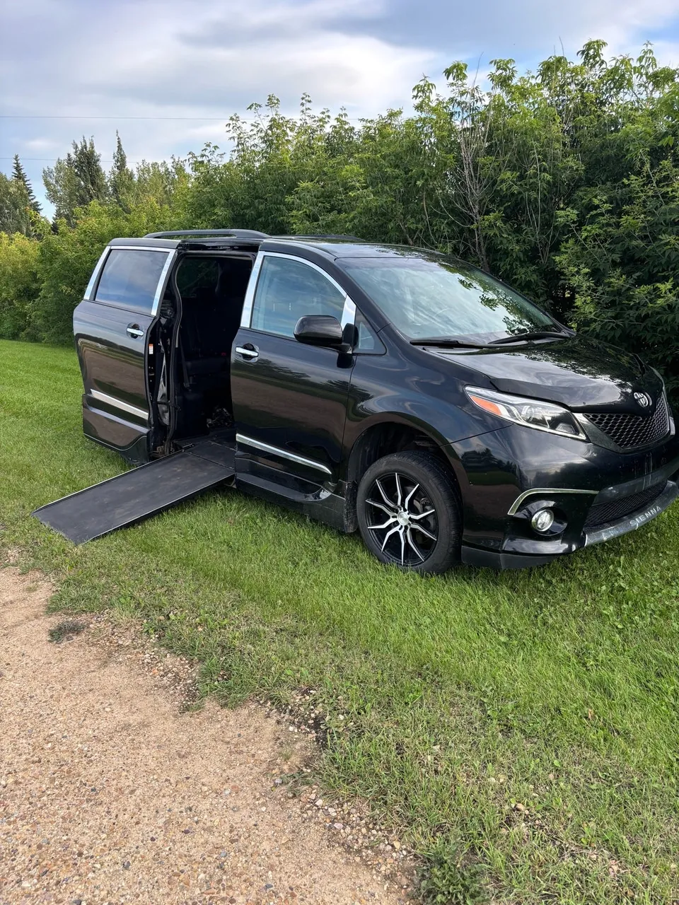 Toyota Sienna 2017 photo 2