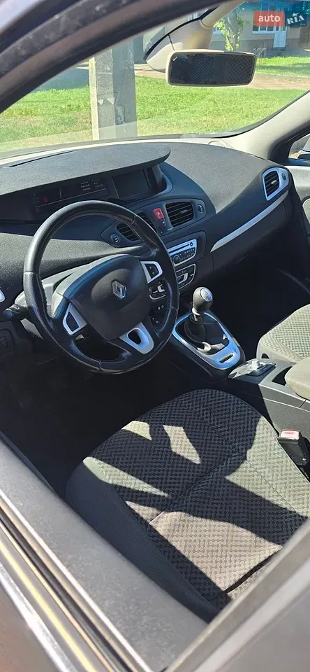 Renault Scenic 2011 photo 5