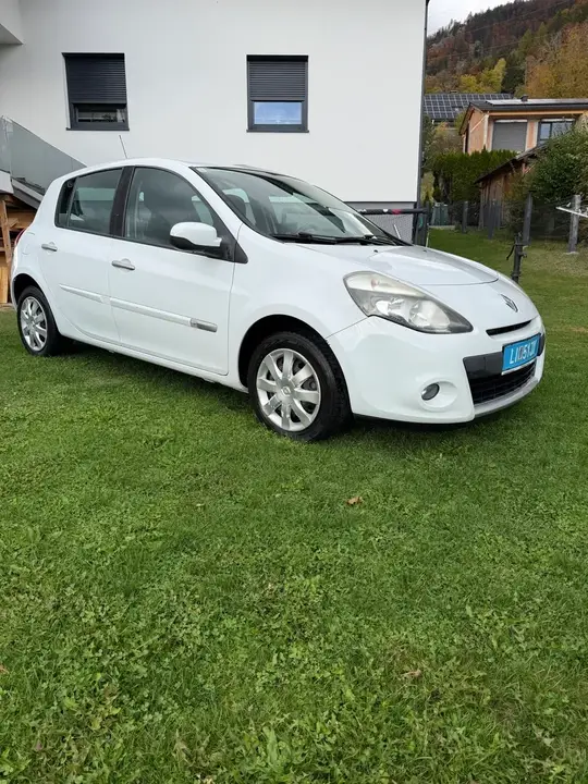 Renault Clio 2011 photo 2