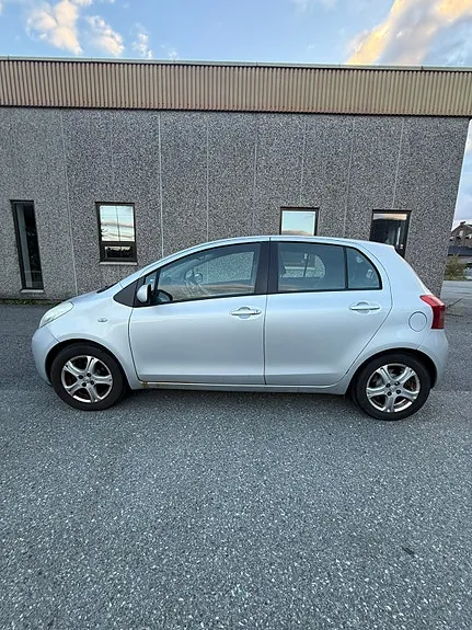 Toyota Yaris 2006 photo 2