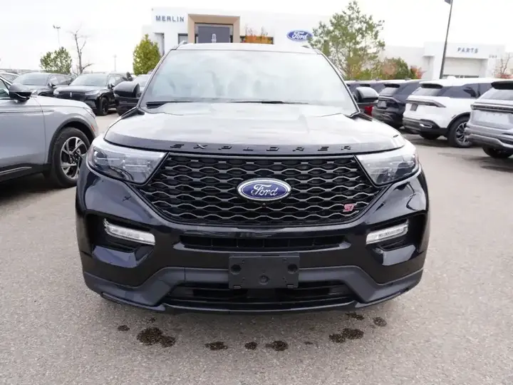 Ford Explorer 2022 photo 2