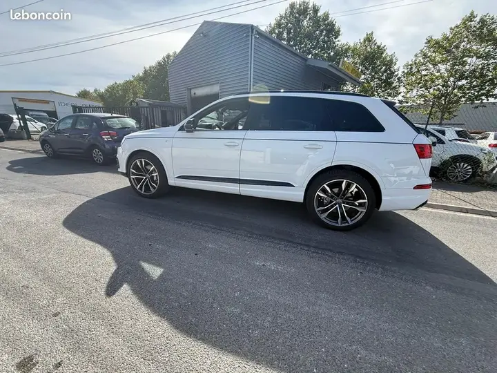 Audi Q7 2017 photo 2
