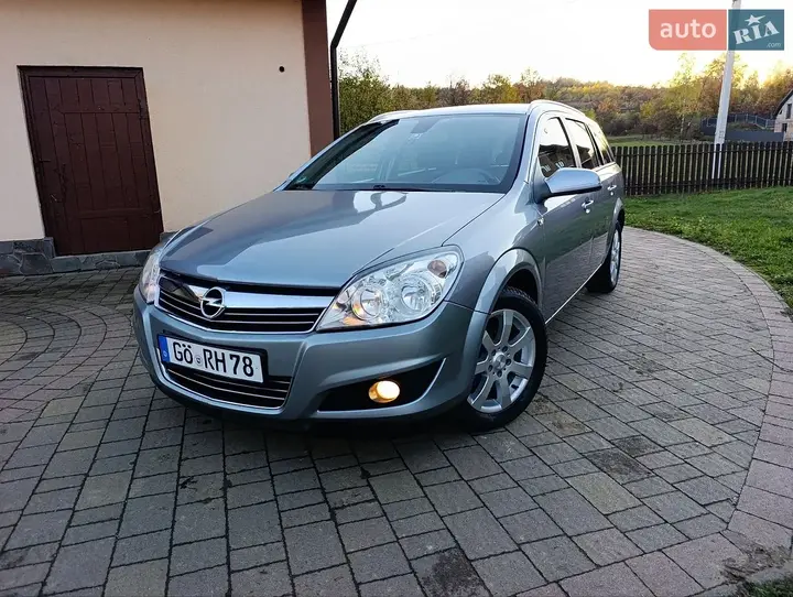 Opel Astra 2009 photo 2