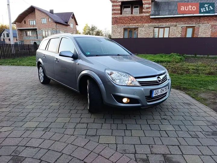 Opel Astra 2009 photo 4