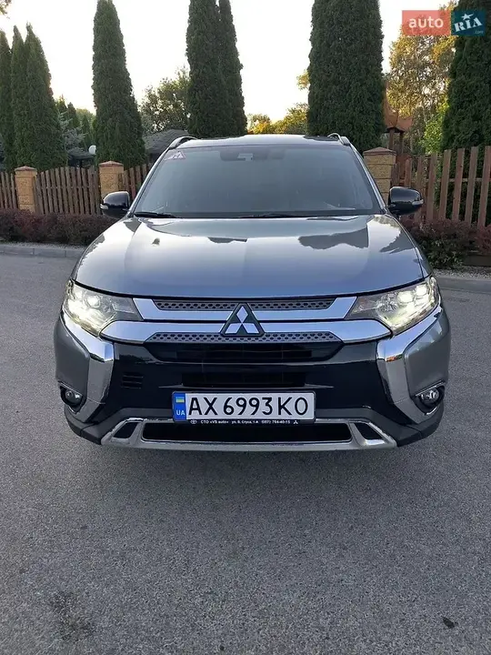 Mitsubishi Outlander 2020 photo 2
