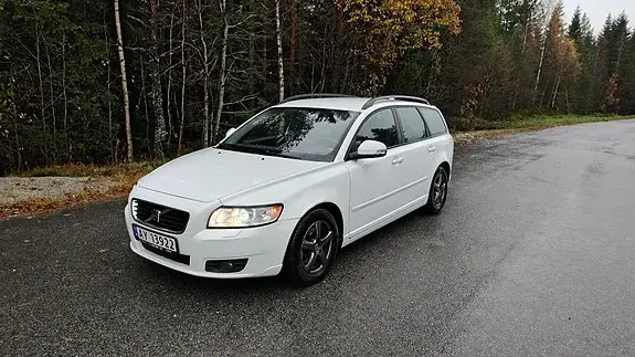 Volvo V50 2011 photo 2