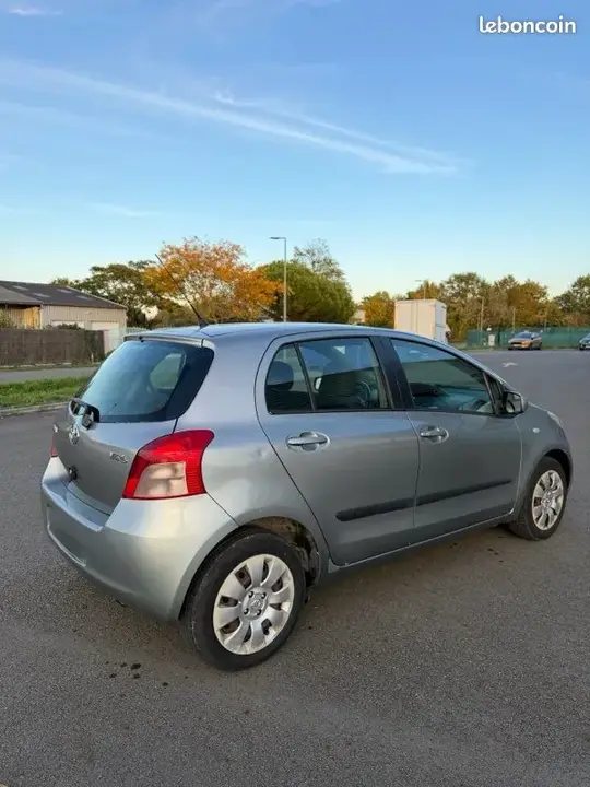 Toyota Yaris 2006 photo 2