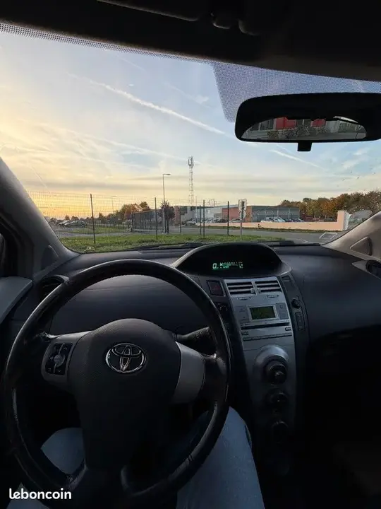 Toyota Yaris 2006 photo 3
