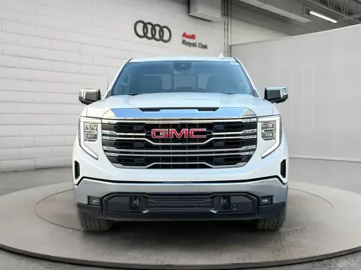 GMC Sierra 1500 2023 photo 2