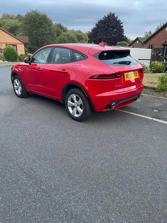 Jaguar E-Pace 2018 photo 4