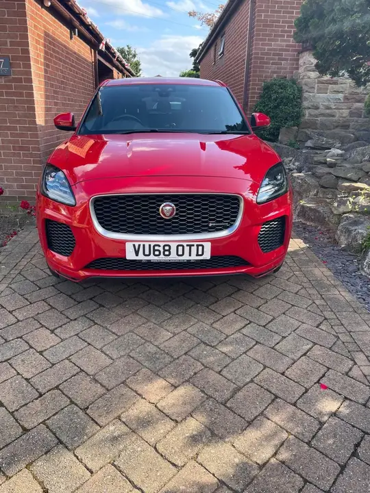Jaguar E-Pace 2018 photo 2
