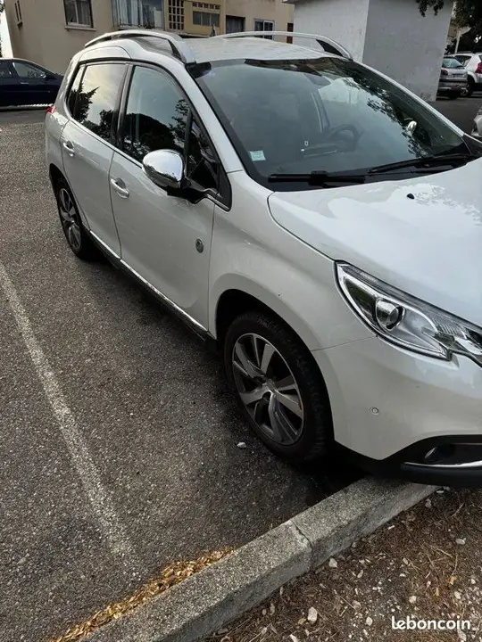Peugeot 2008 2015 photo 2