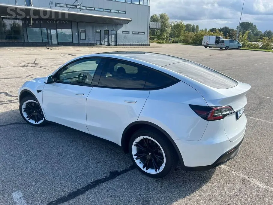 Tesla Model Y 2021 photo 2