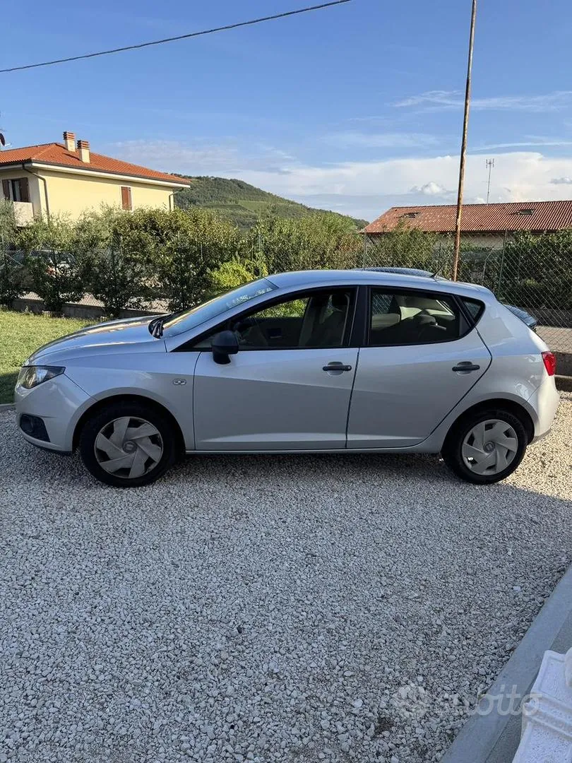 Seat Ibiza 2012 photo 3