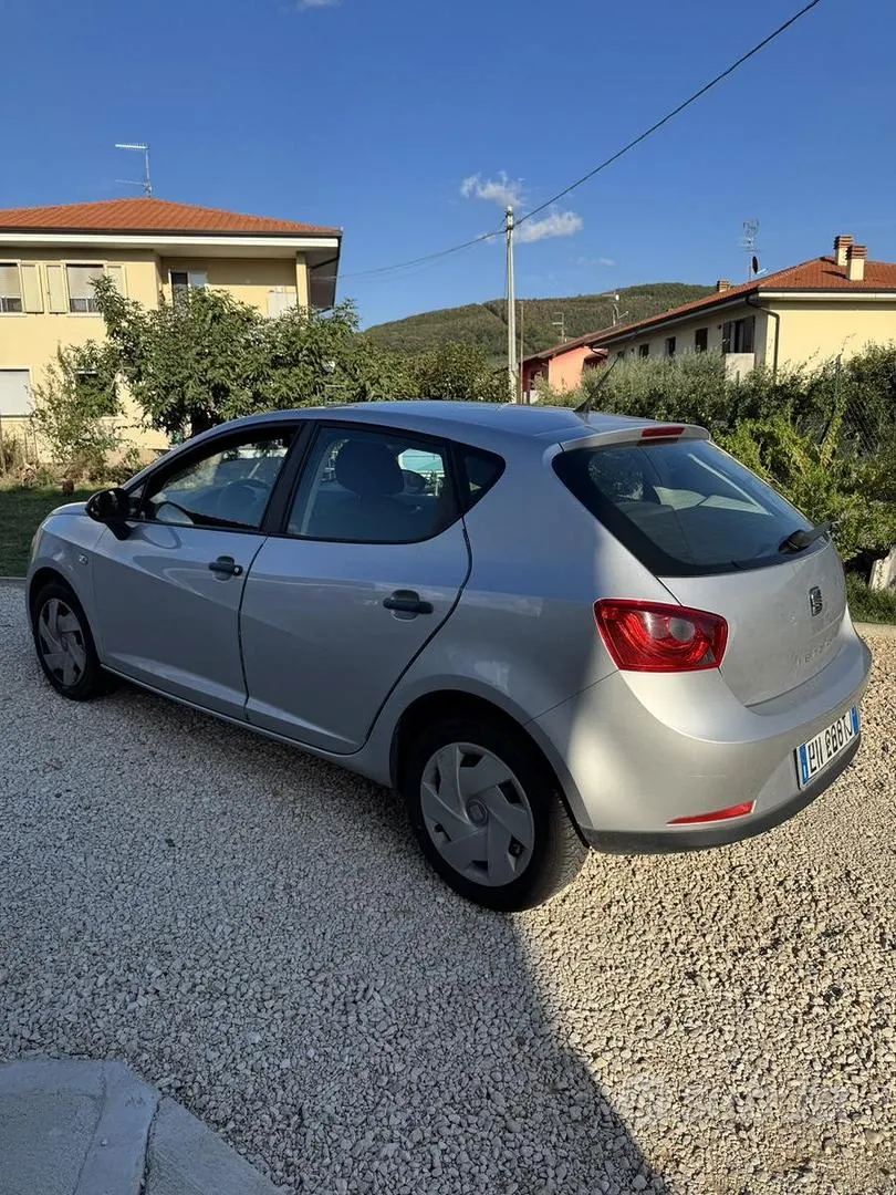 Seat Ibiza 2012 photo 2