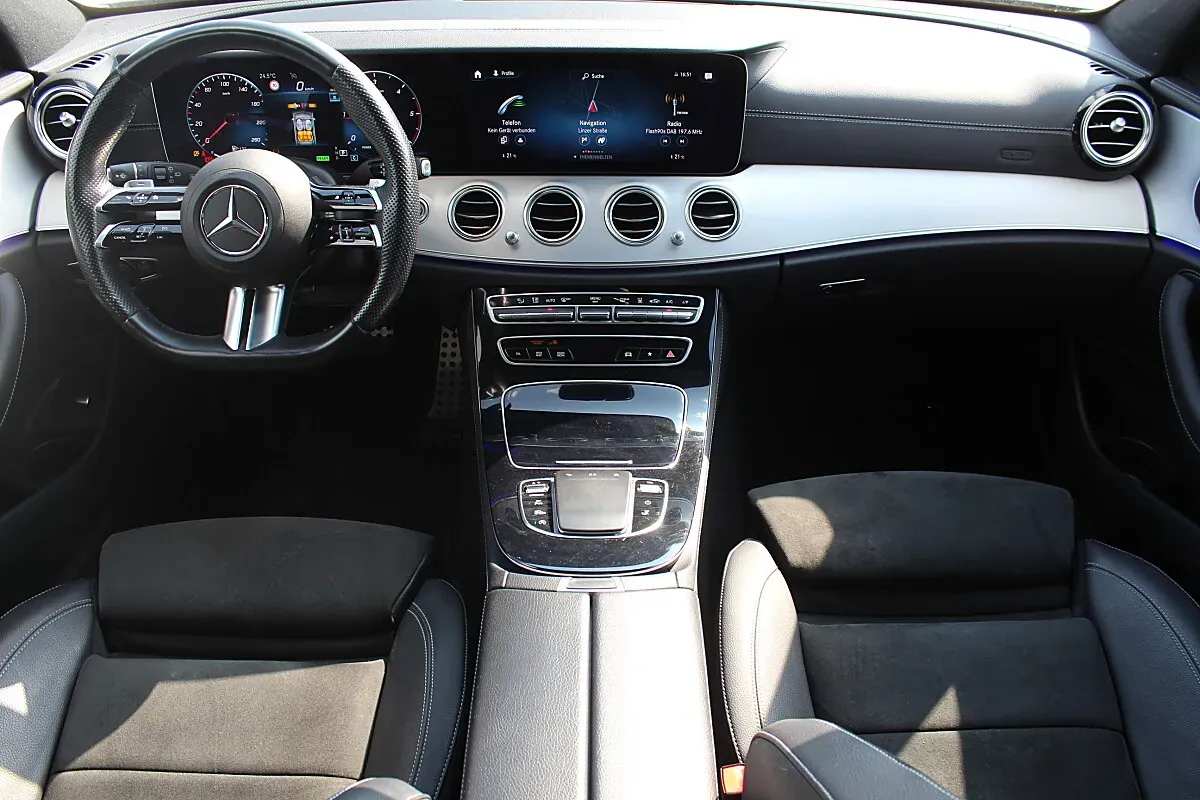 Mercedes-Benz E-Class 2023 photo 2