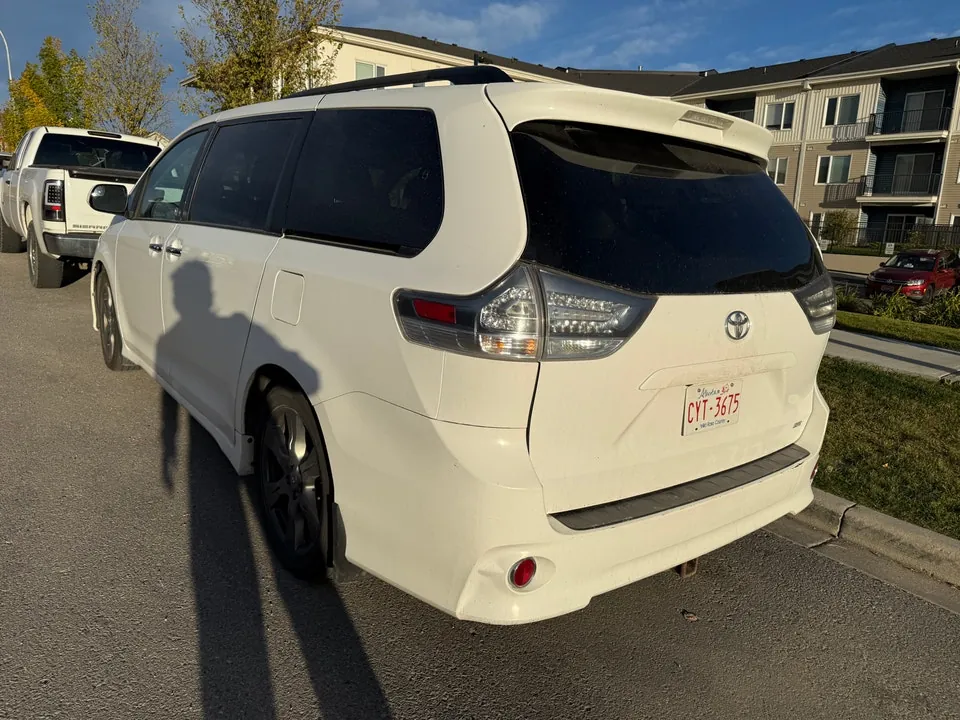 Toyota Sienna 2017 photo 2