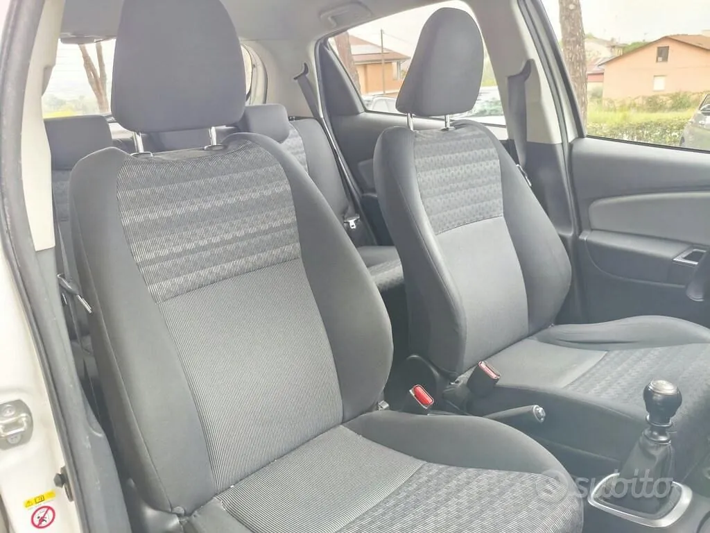 Toyota Yaris 2016 photo 5