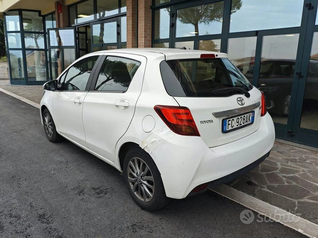 Toyota Yaris 2016 photo 2