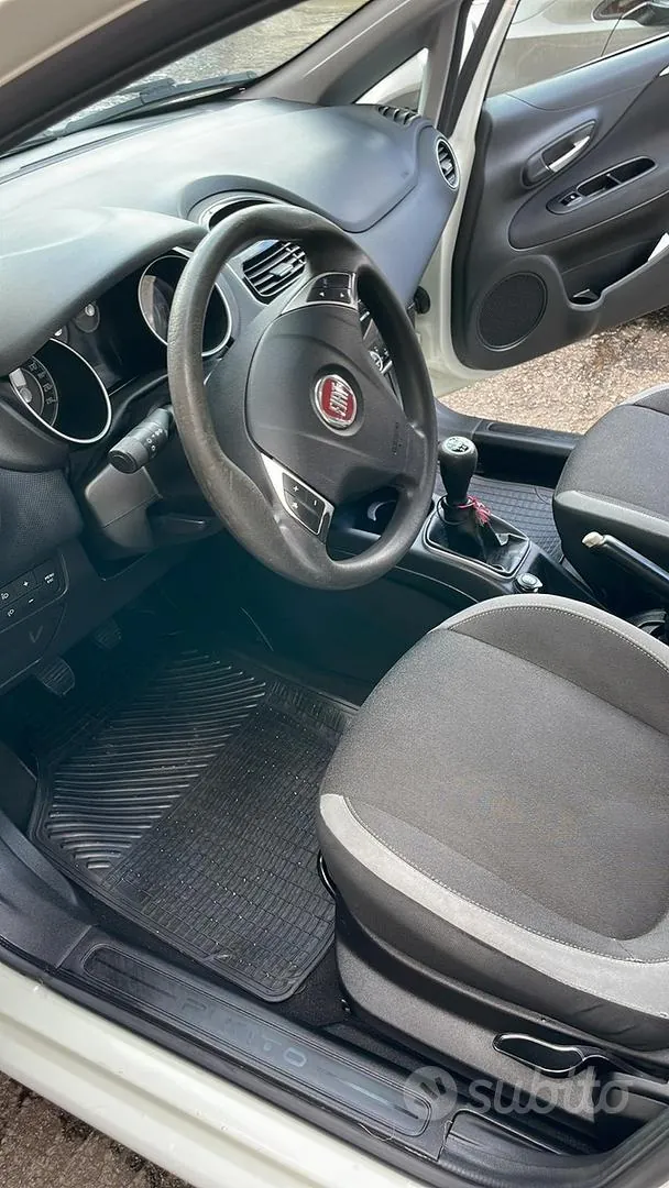 Fiat Punto 2012 photo 2