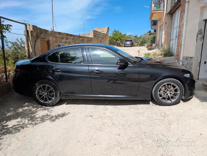 Alfa Romeo Giulia 2018 photo 5