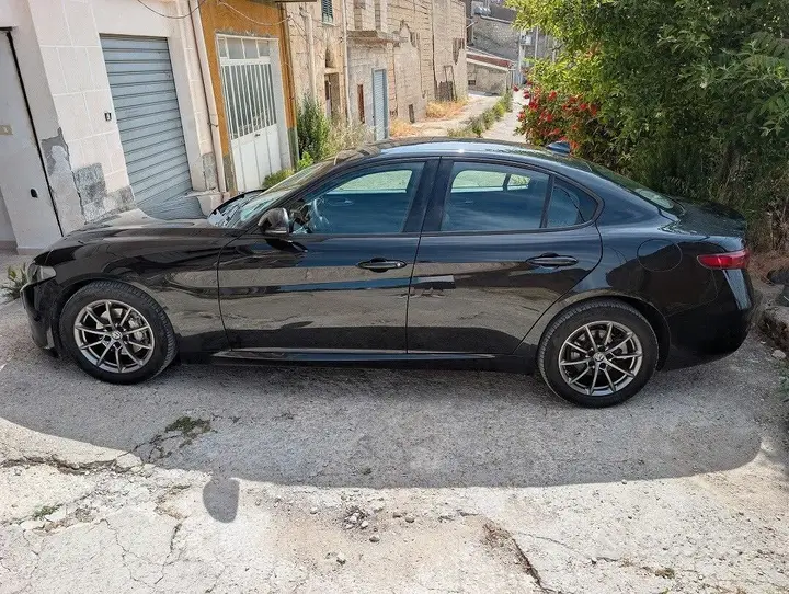 Alfa Romeo Giulia 2018 photo 4