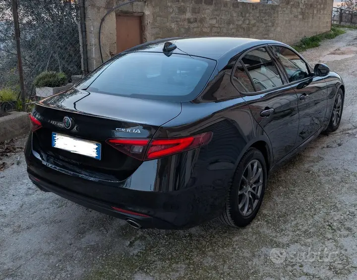Alfa Romeo Giulia 2018 photo 2