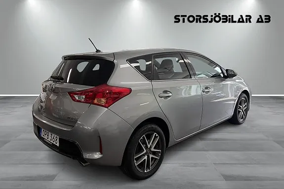 Toyota Auris 2015 photo 3