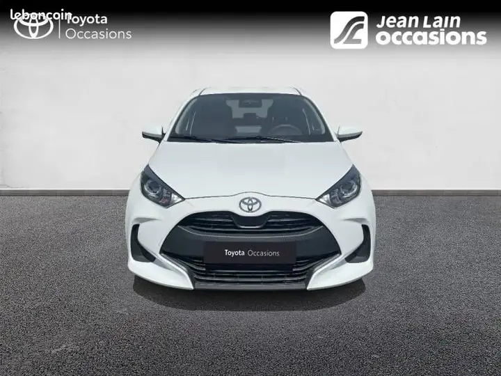 Toyota Yaris 2024 photo 2