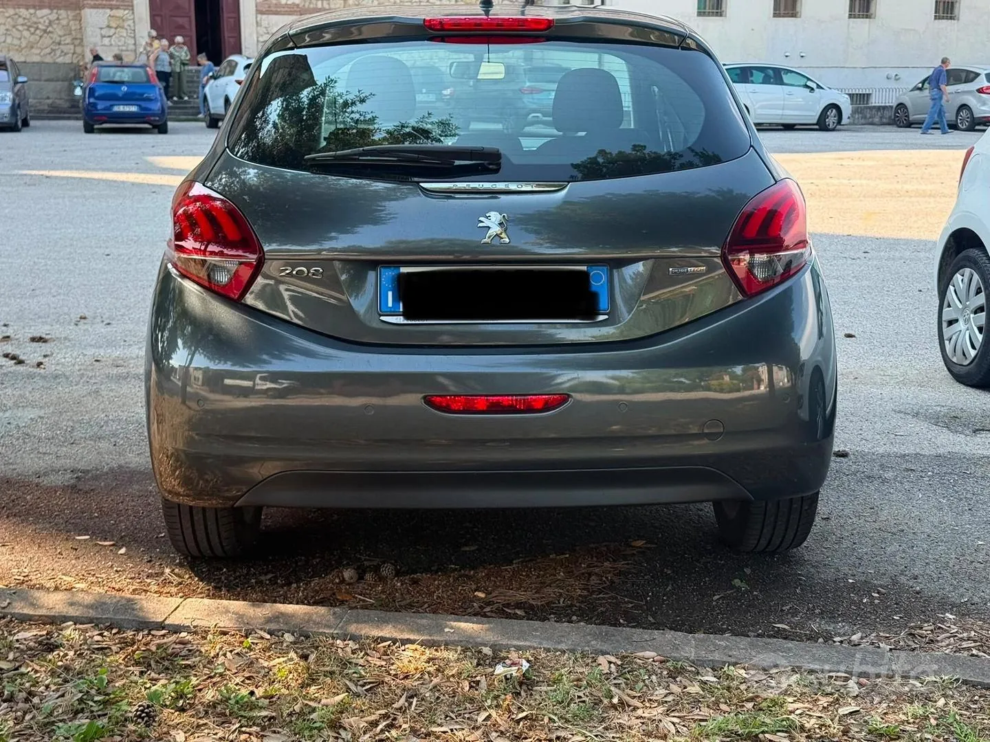 Peugeot 208 2018 photo 3