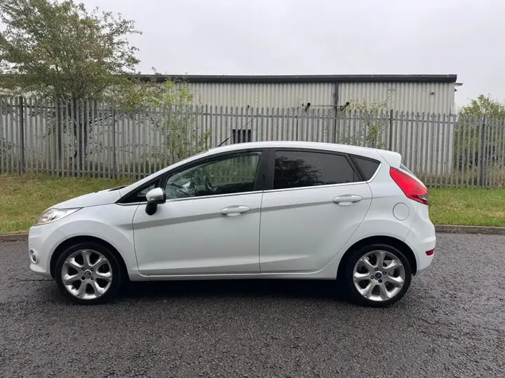 Ford Fiesta 2011 photo 4