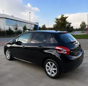 Peugeot 208 2016 photo 3