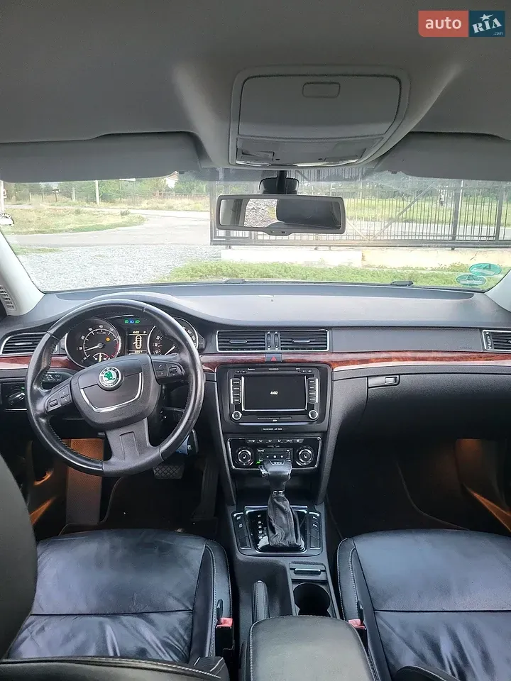 Skoda Superb 2010 photo 4