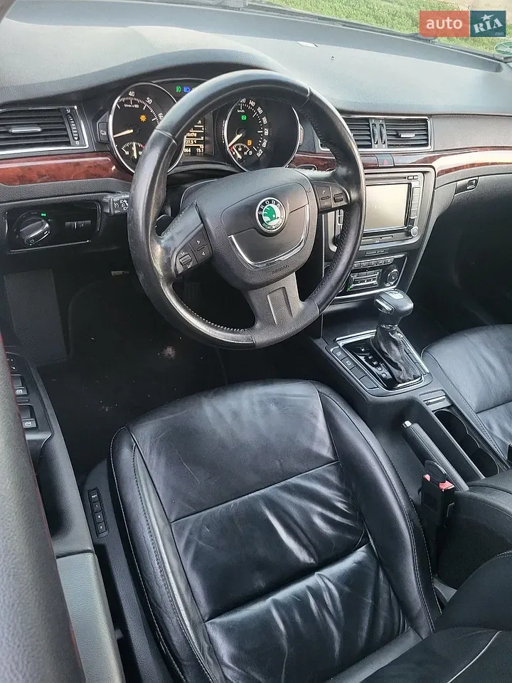 Skoda Superb 2010 photo 5