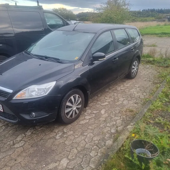 Ford Focus 2010 photo 2