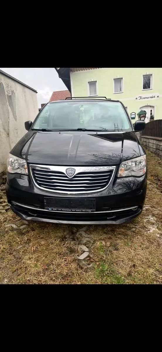 Lancia Voyager 2013 photo 3