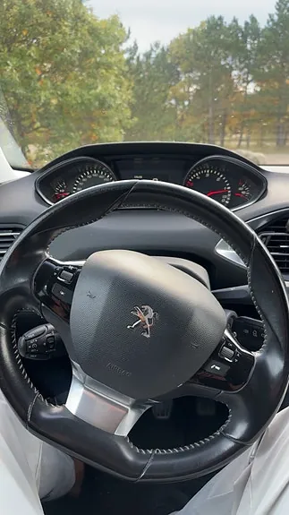 Peugeot 308 2015 photo 3