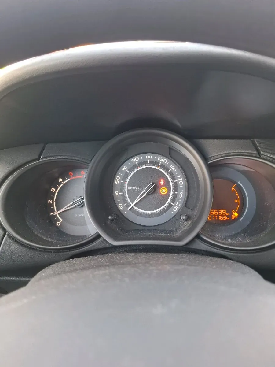Citroen C3 2012 photo 2
