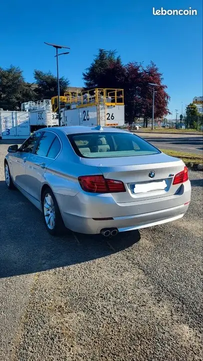 BMW 5 Series 2010 photo 2