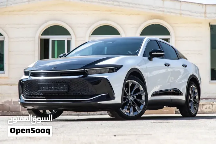 Toyota Crown 2023 photo 2