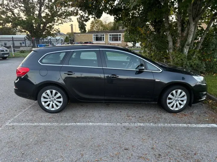 Vauxhall Astra 2014 photo 4