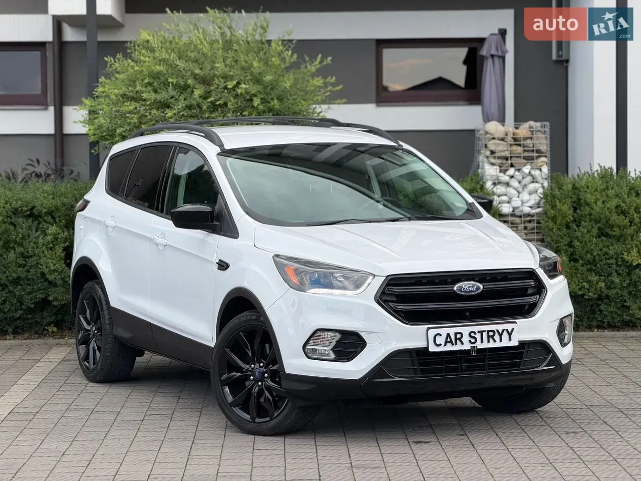 Ford Escape 2018 photo 2